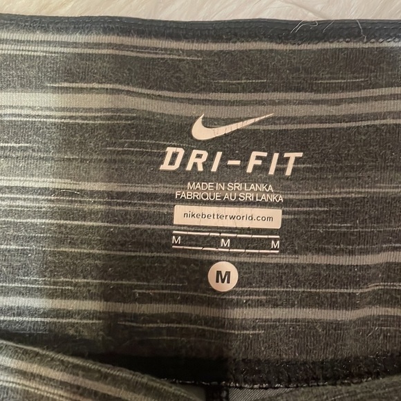 NIKE Gray &‎ Black Cropped Leggings - Picture 4 of 9